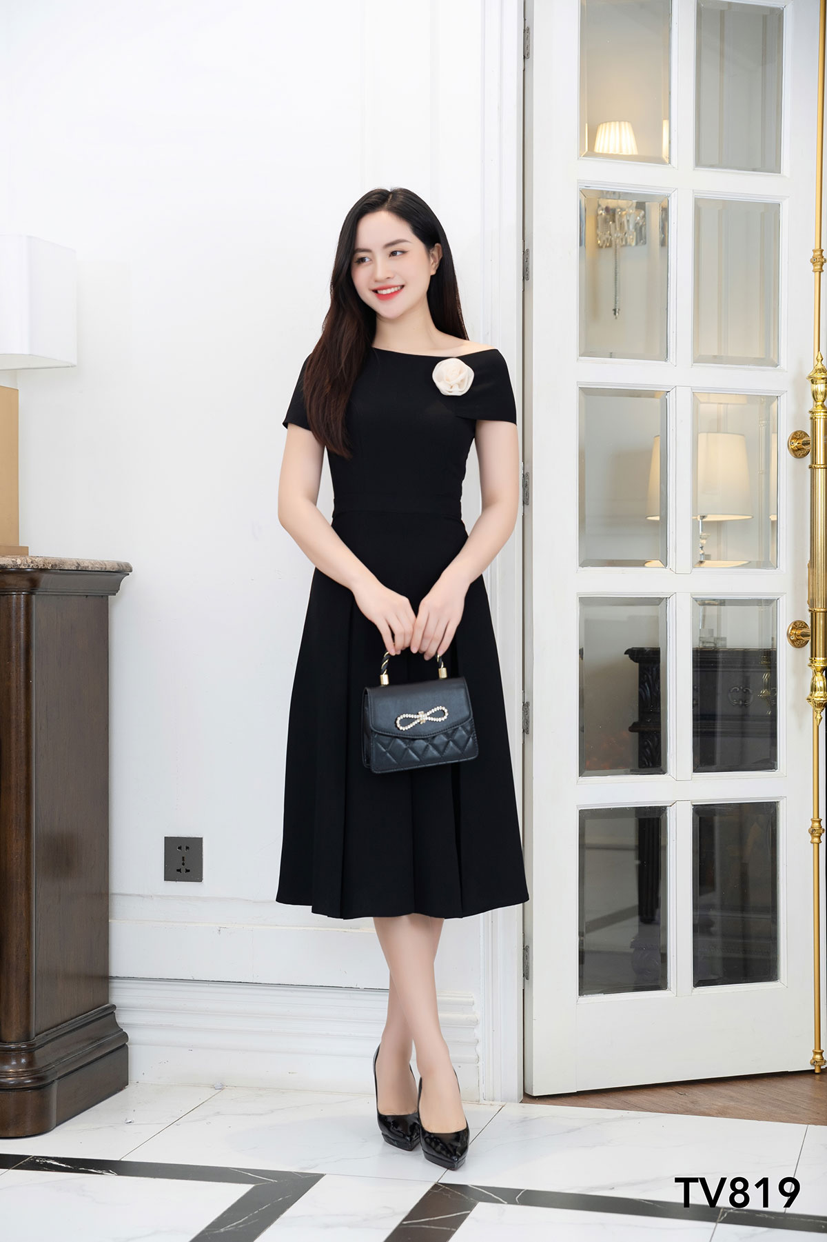 Đầm dài đen phối hoa MC Fashion
